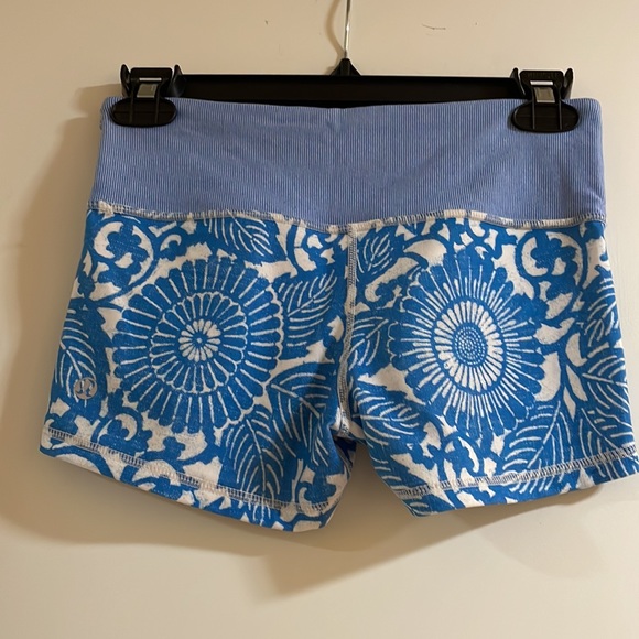 Lululemon yoga shorts - Picture 2 of 2